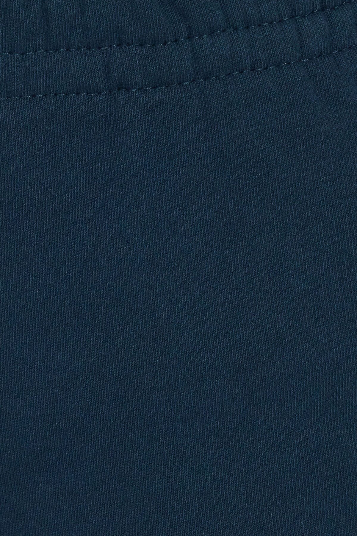 100080323_06G_alt4_1920x2880-1