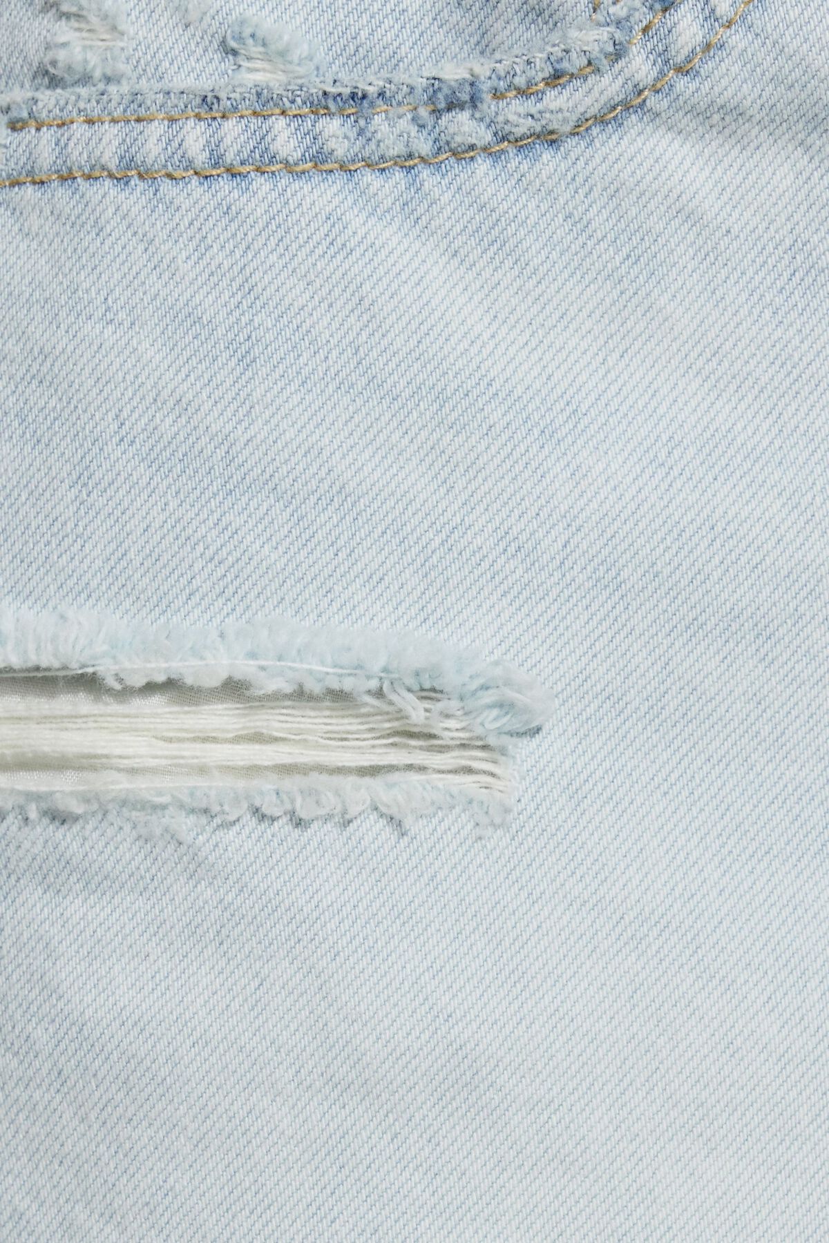 100085876_07H_alt5_1920x2880-1