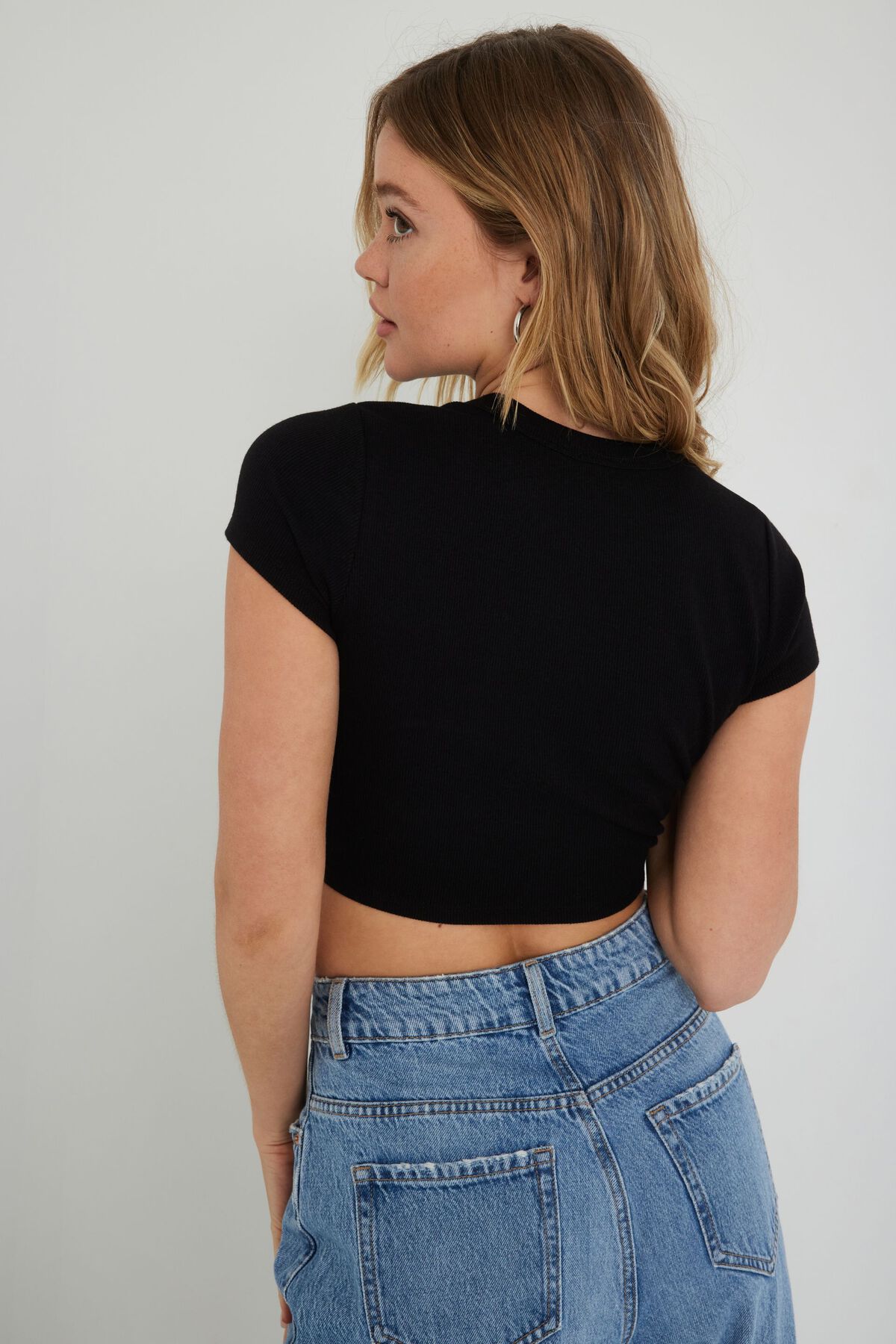 100086015_06V_alt2_1920x2880-21