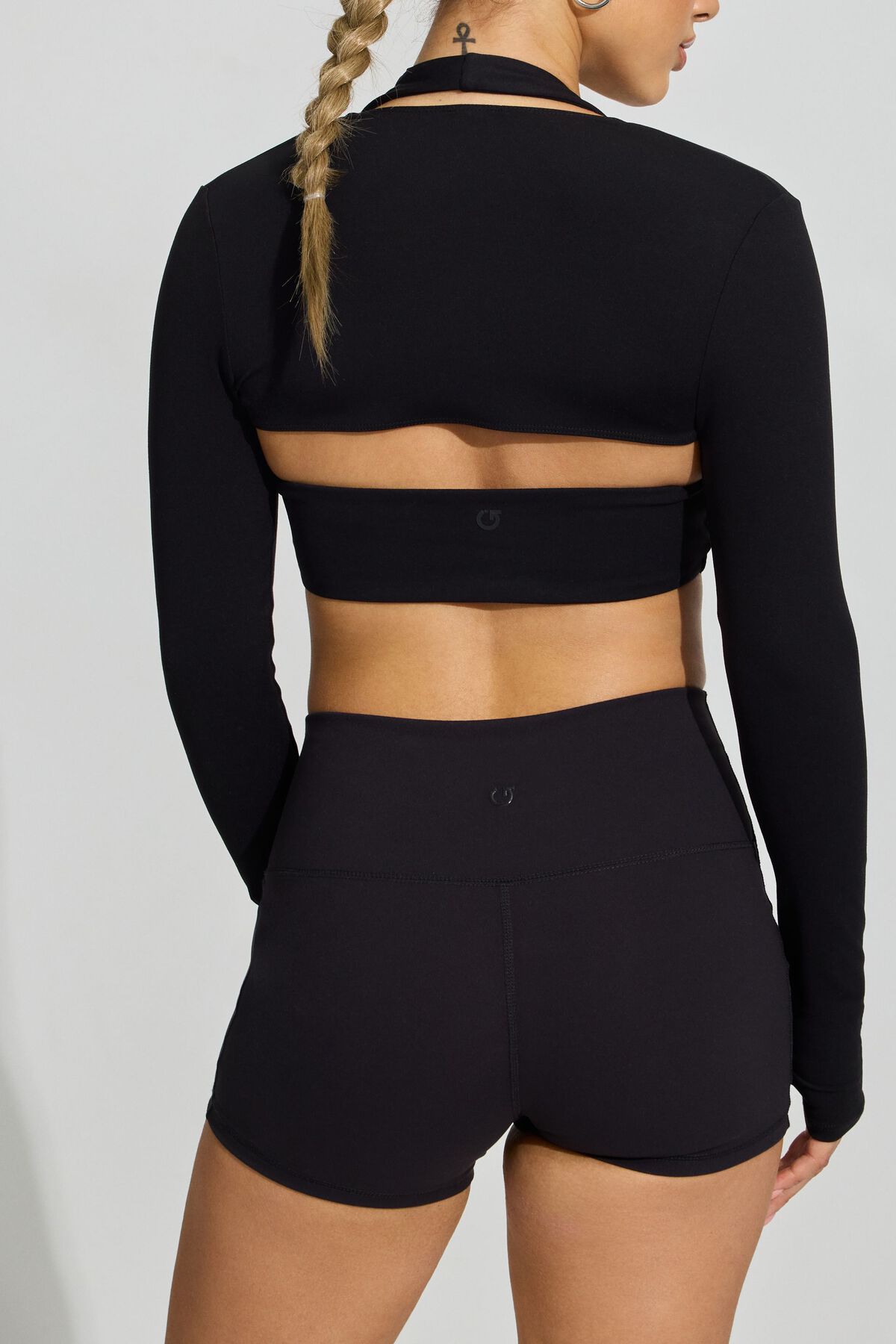 100087135_06V_alt3_1920x2880-2