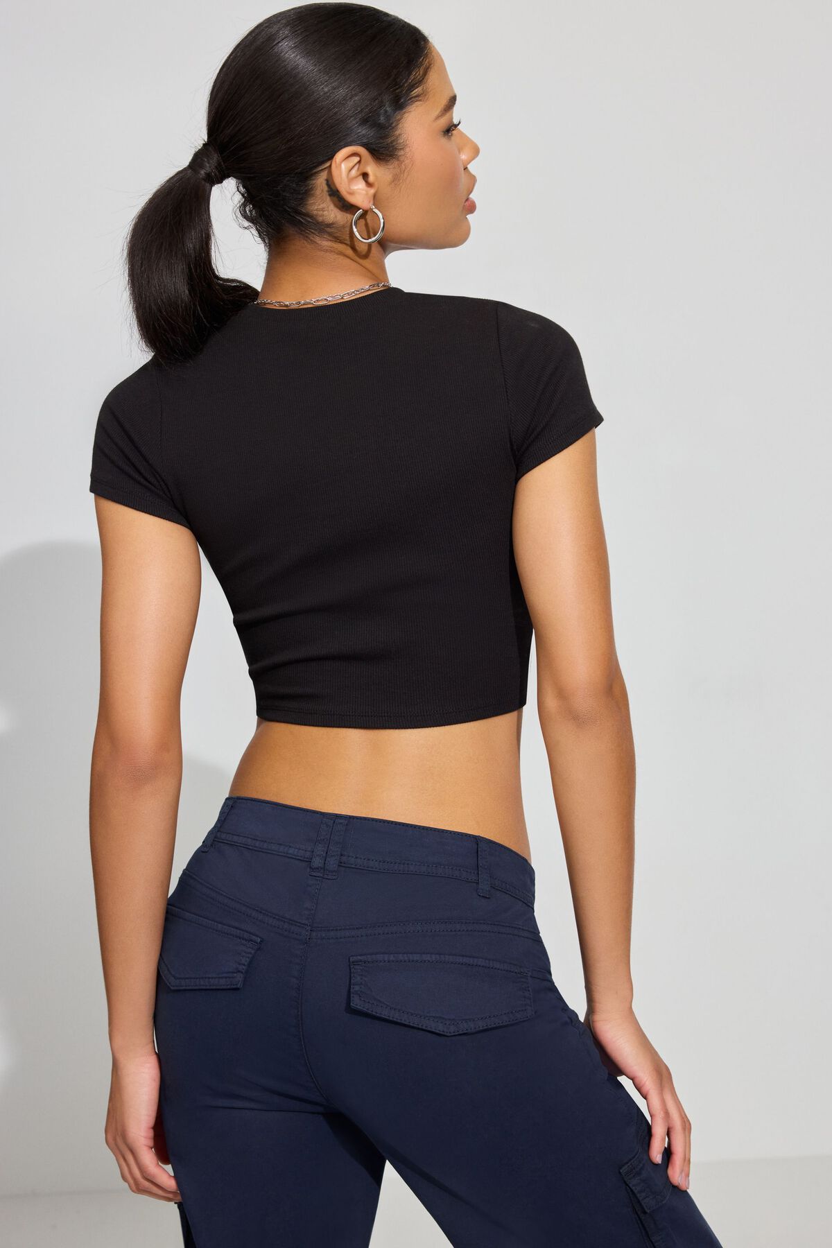 100088327_06V_alt2_1920x2880