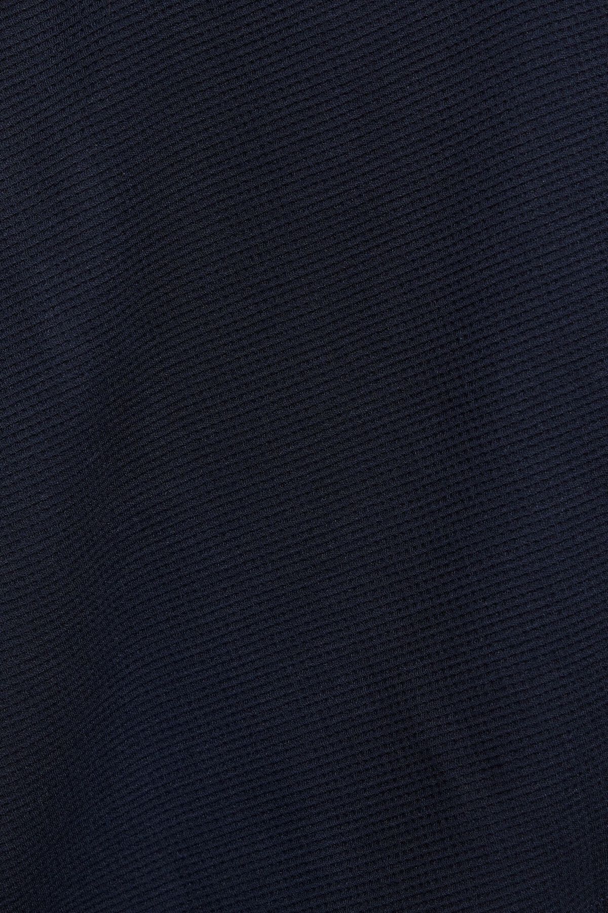 100088845_06G_alt3_1920x2880-1