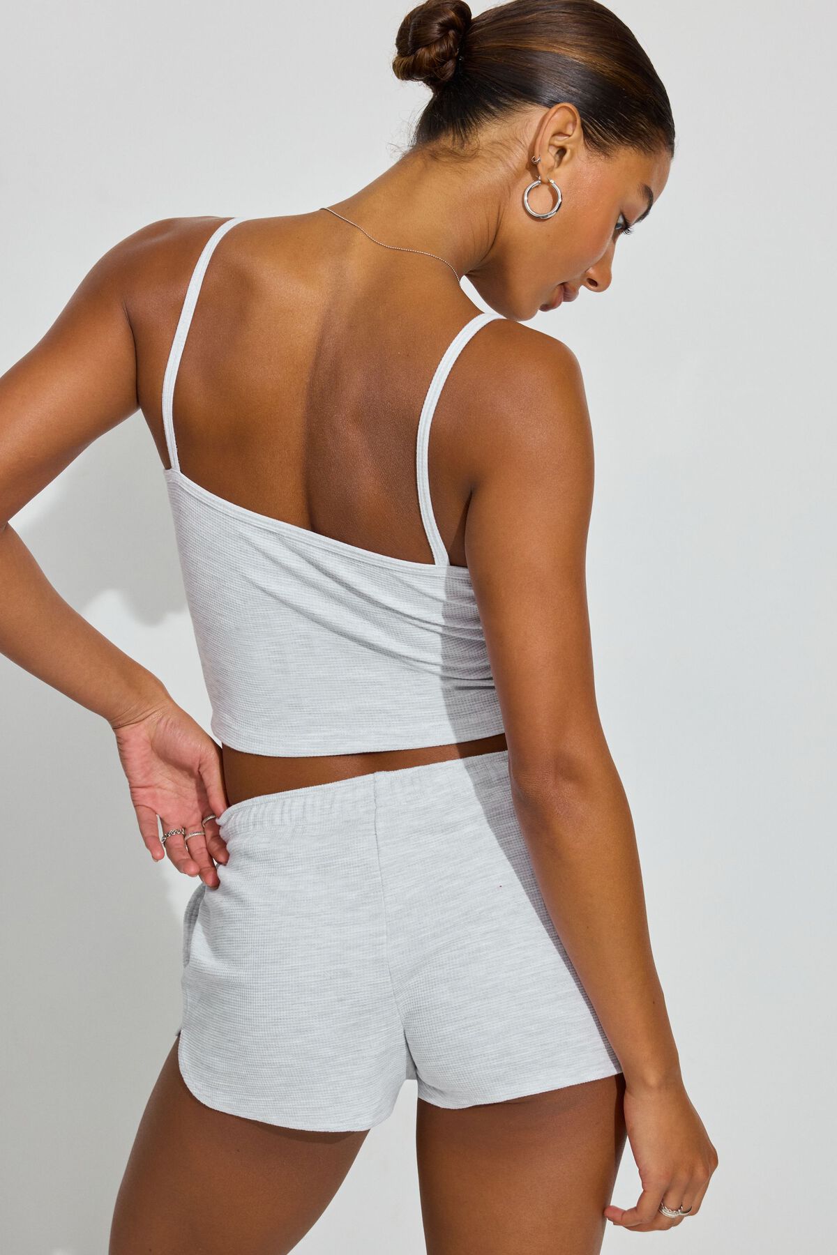 100088845_18X_alt2_1920x2880