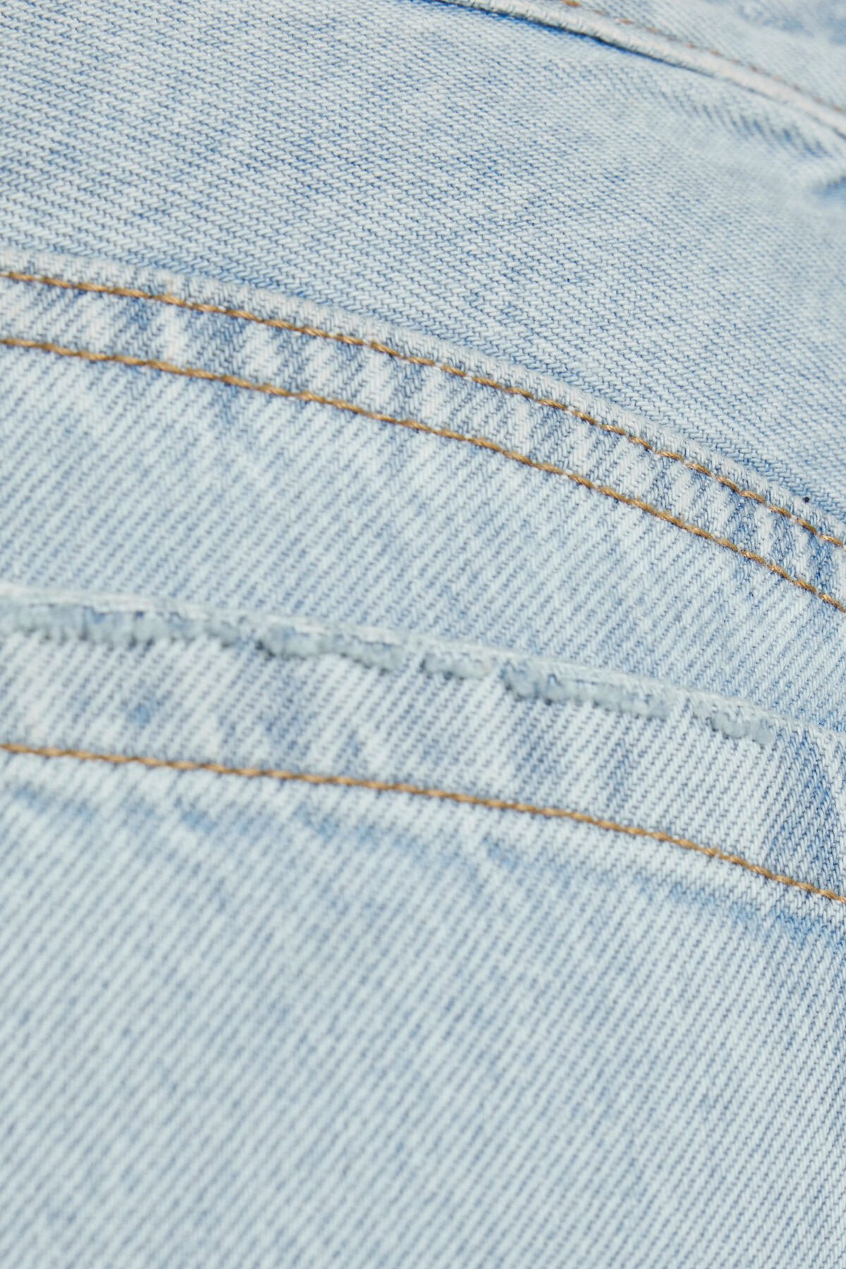 100089228_07H_alt3_1920x2880-13