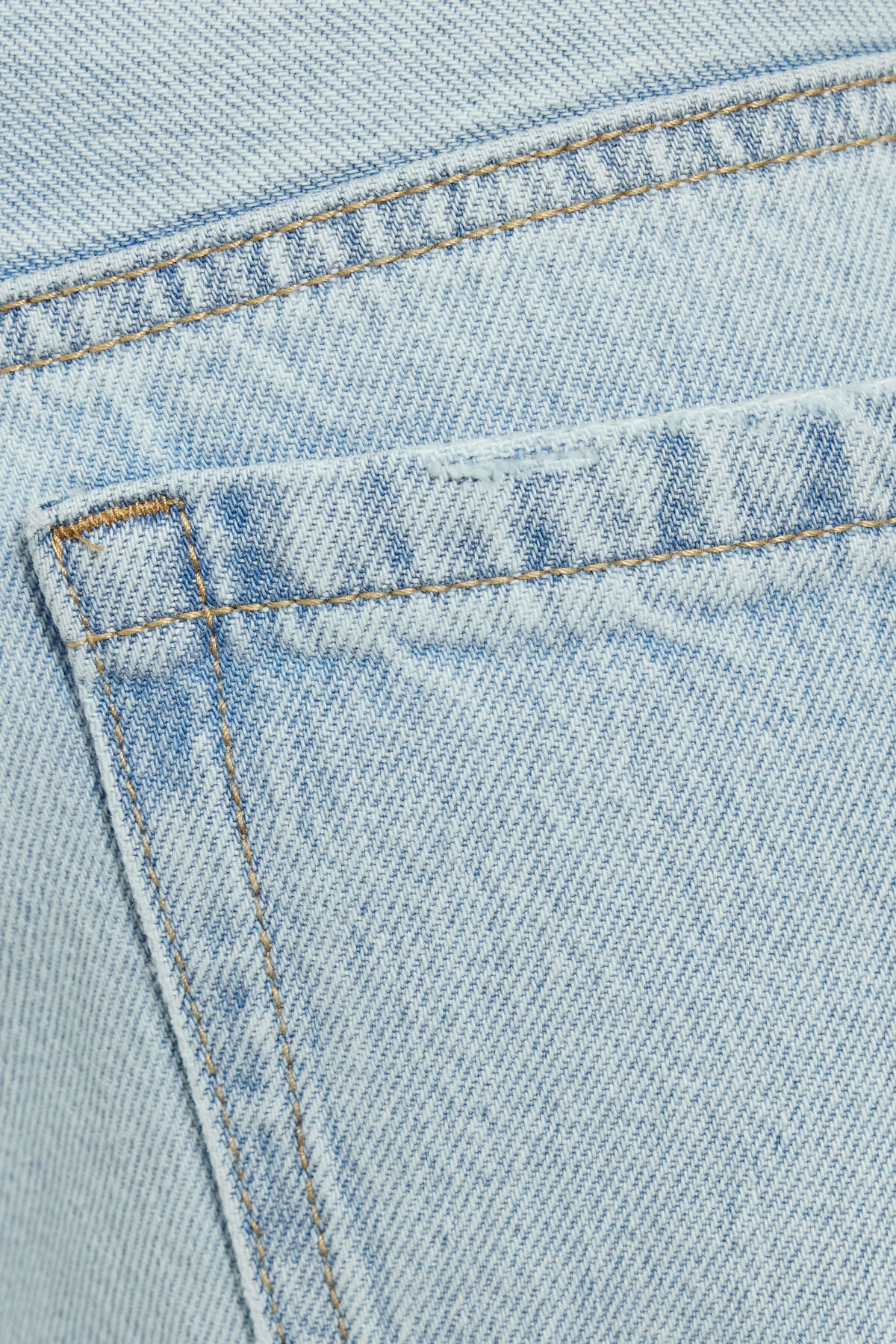 100089228_07H_alt4_1920x2880-13