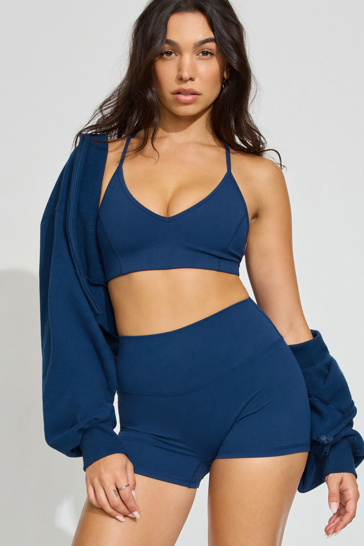 100090133_8H5_alt1_1920x2880-4