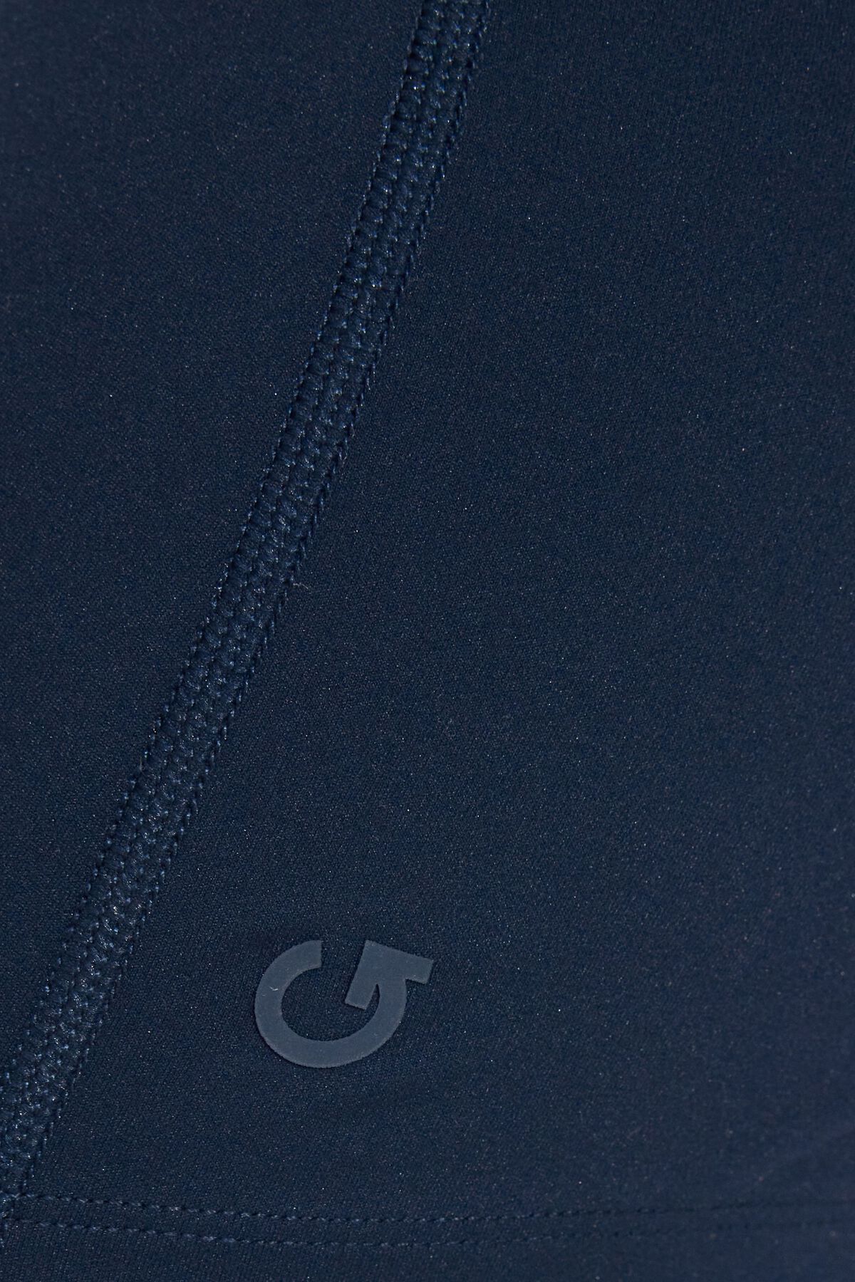 100090483_06G_alt4_1920x2880