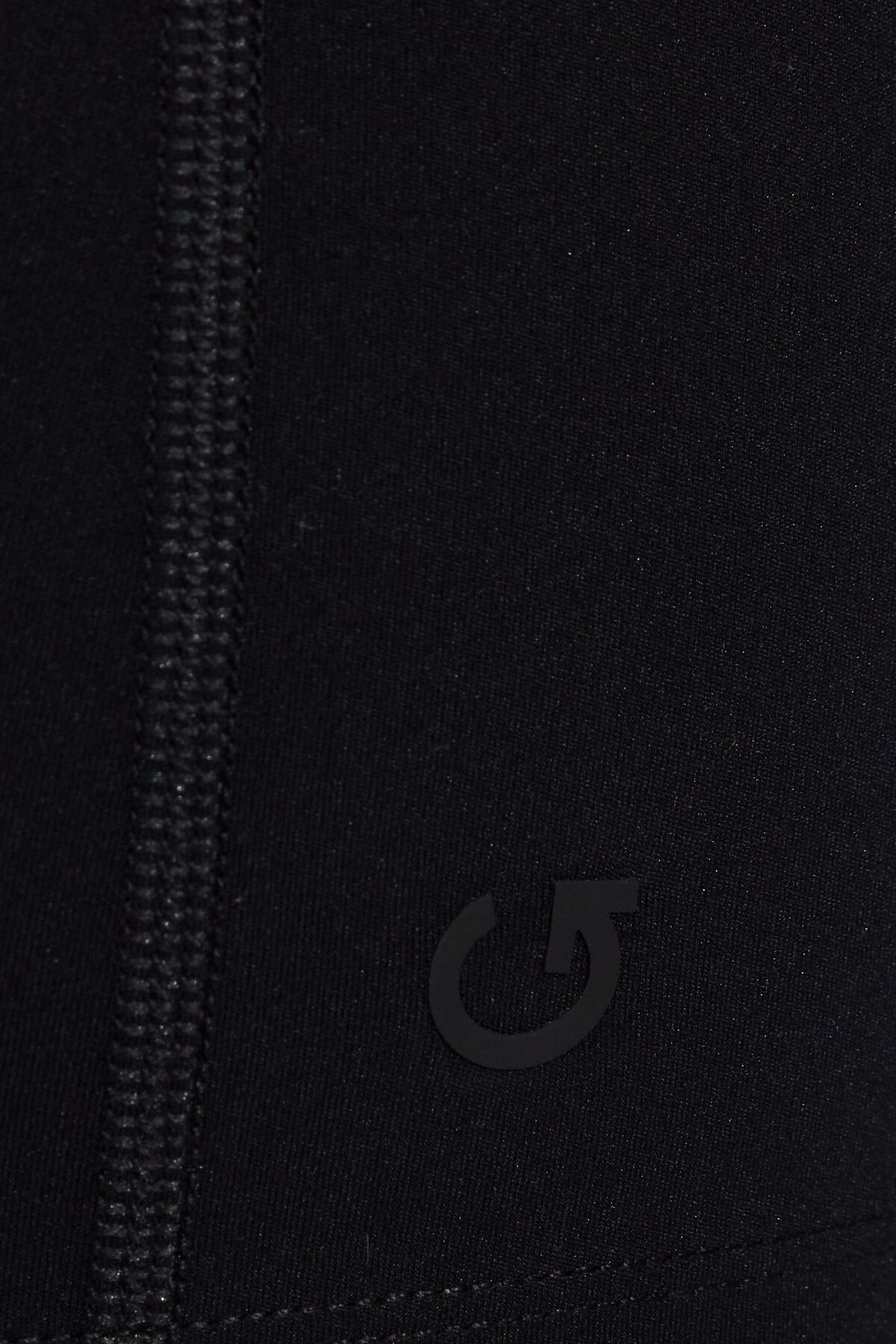 100090483_06V_alt4_1920x2880-1