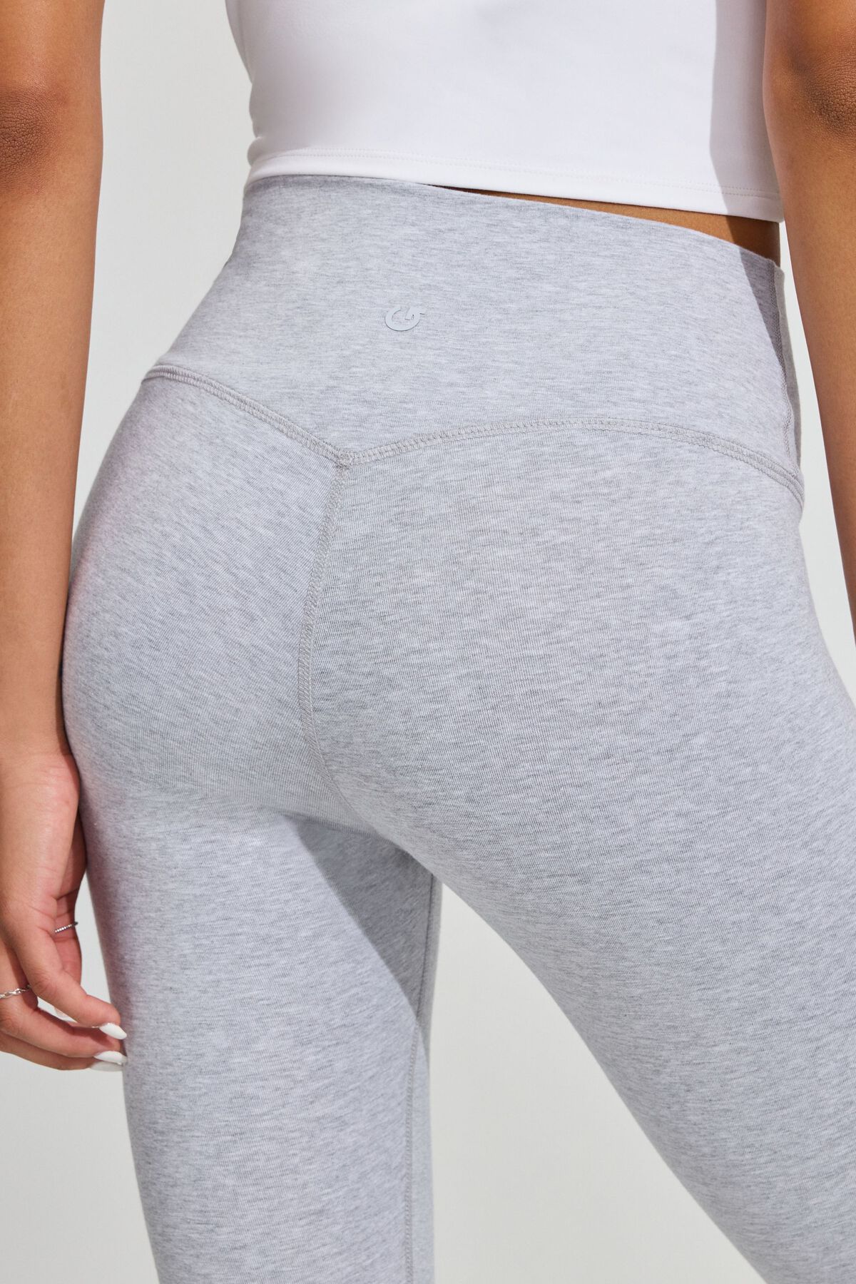 100091474_6YY_alt3_1920x2880-2