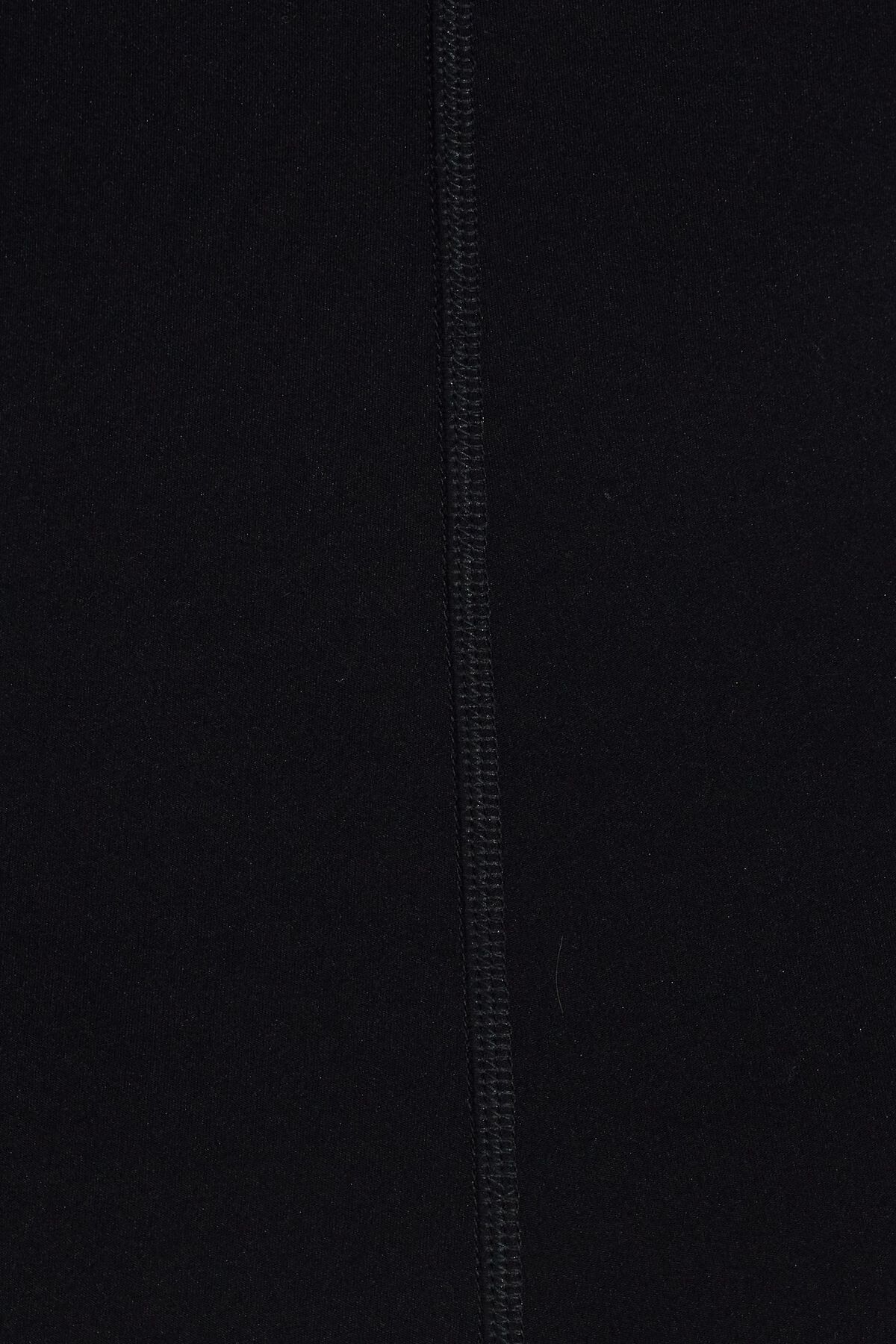 100091807_06V_alt4_1920x2880-1