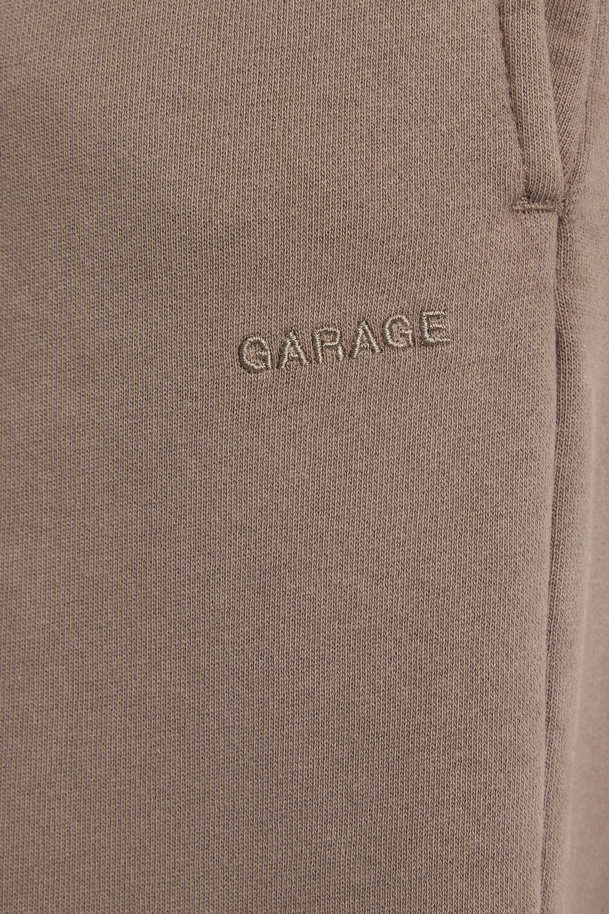 100091919_84G_alt4_1920x2880-1