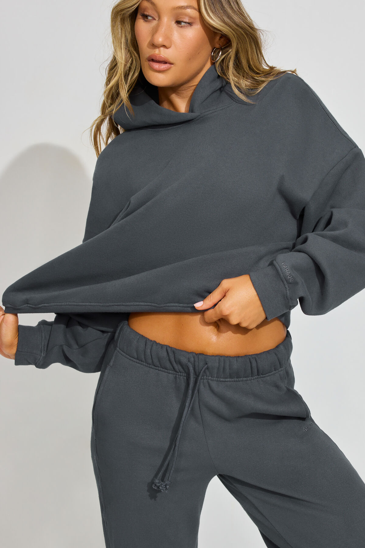 100092201_8D1_alt1_1920x2880-7