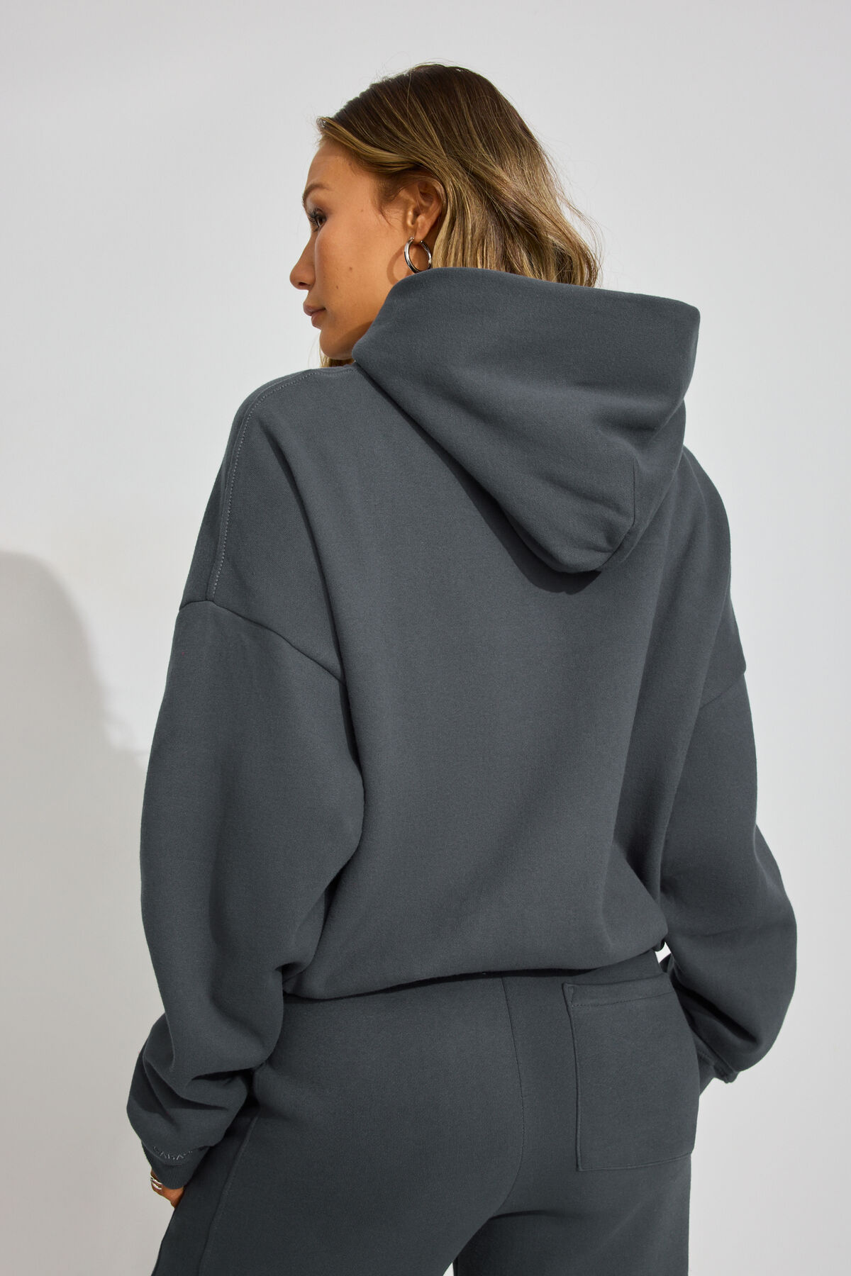 100092201_8D1_alt3_1920x2880-7