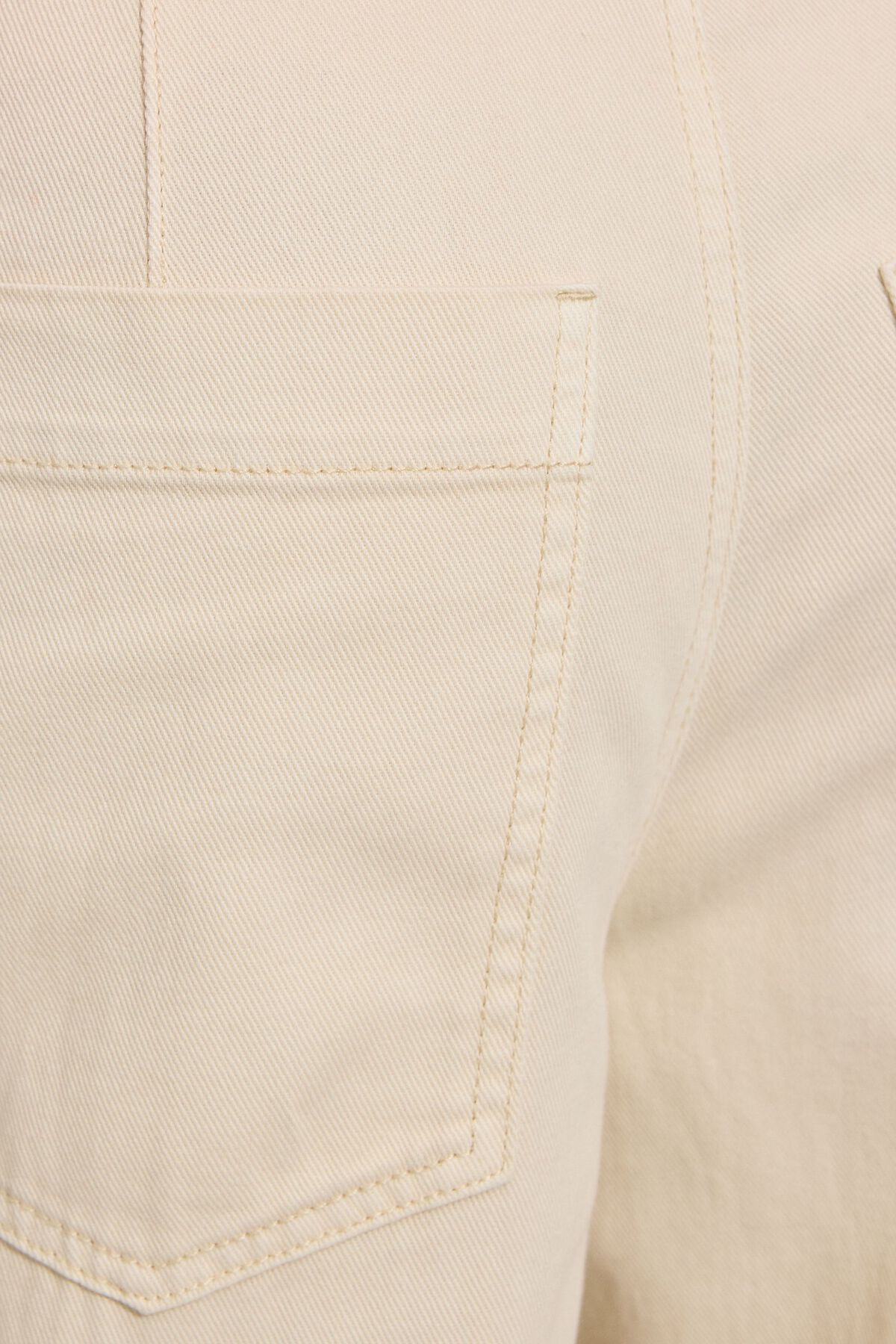 100093416_1CX_alt5_1920x2880-1