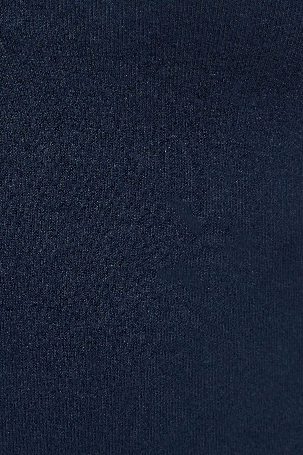 100093733_06G_alt3_1920x2880-2