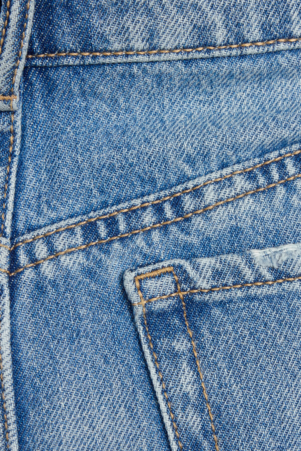 100094342_07J_alt3_1920x2880