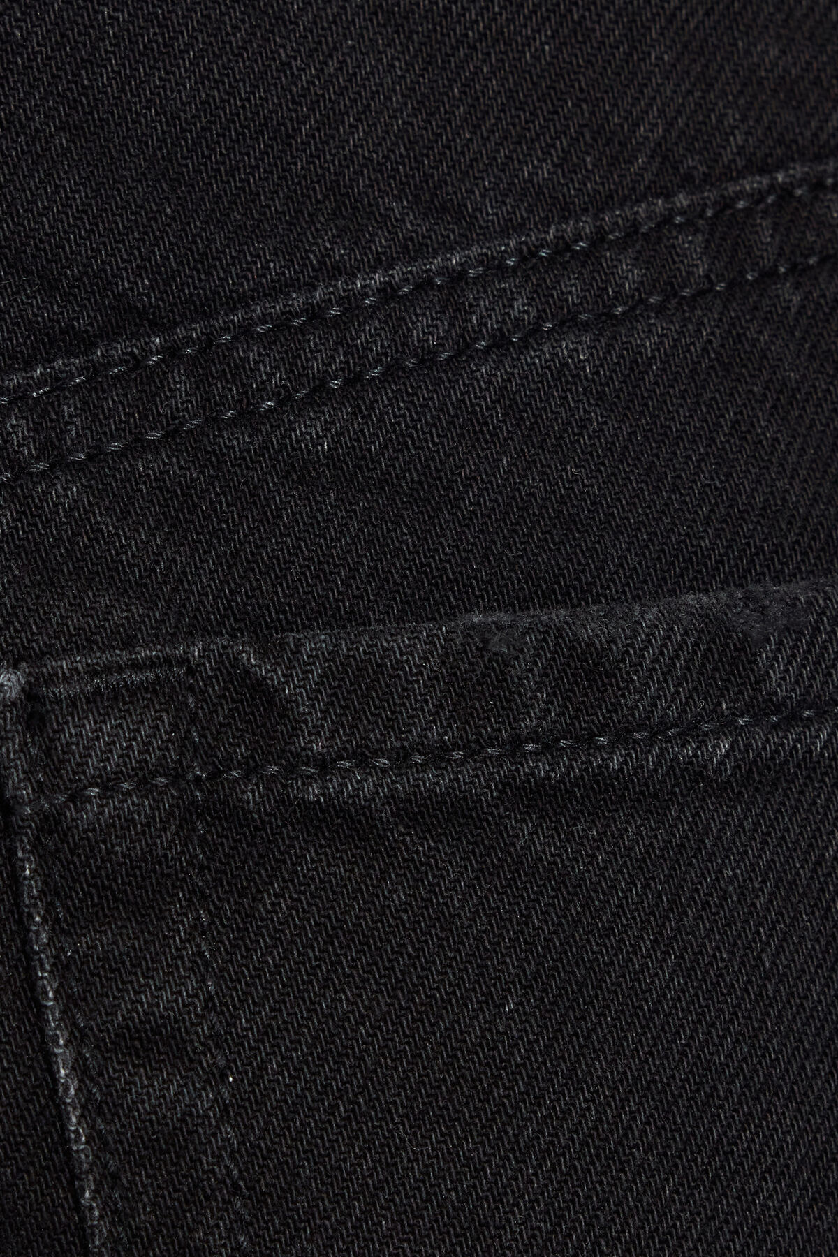 100094405_07Q_alt3_1920x2880-3