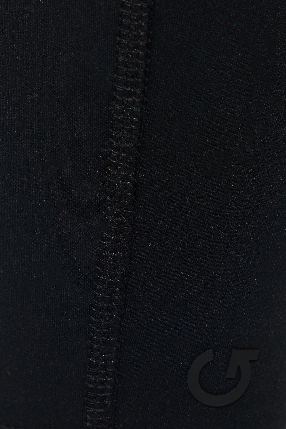 100094725_06V_alt5_1920x2880-1