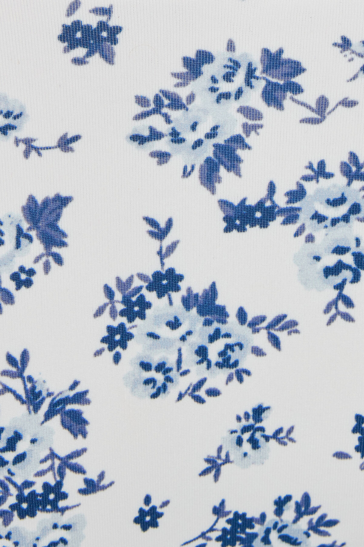 100095185_82K_alt3_1920x2880-1