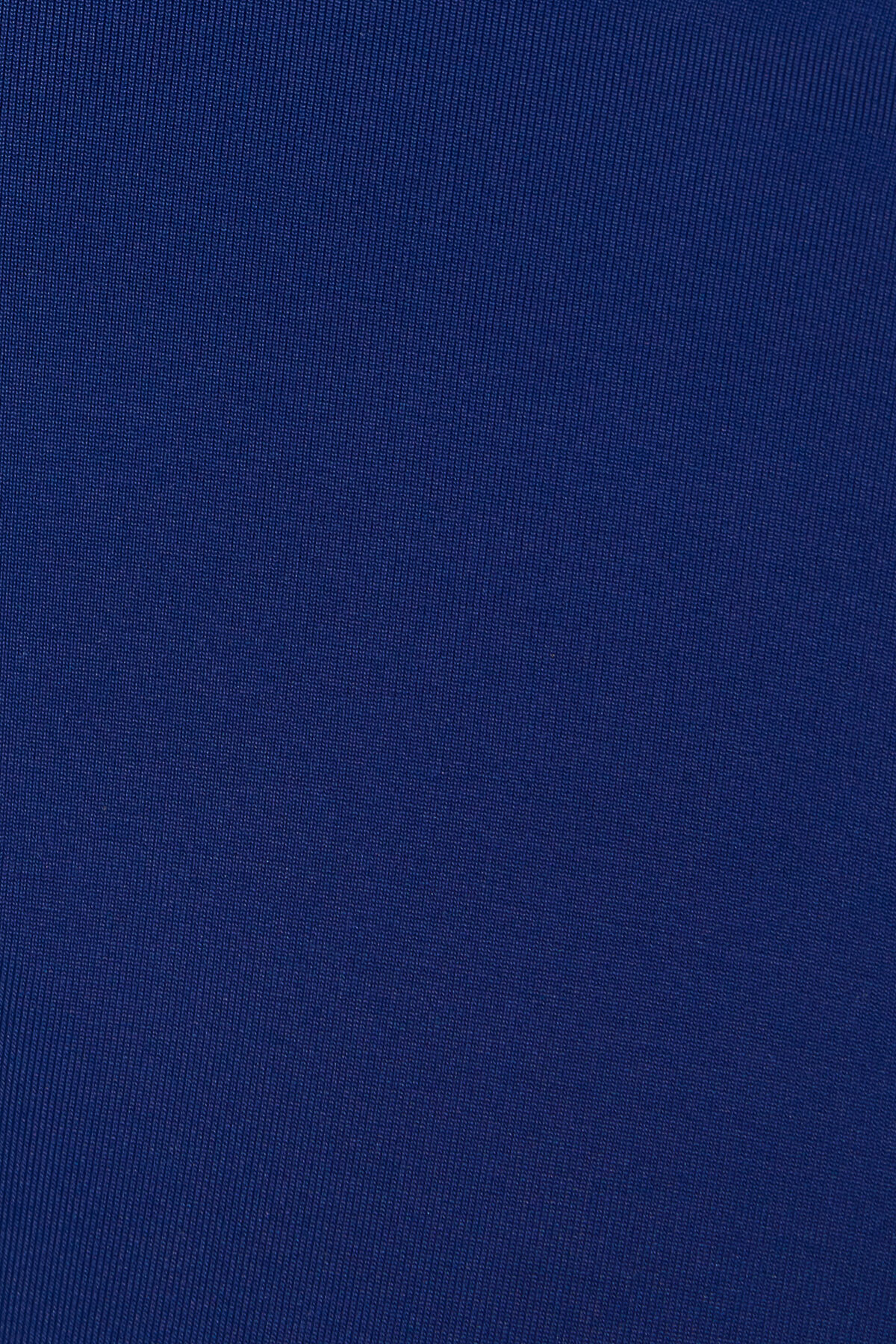 100095188_02F_alt3_1920x2880