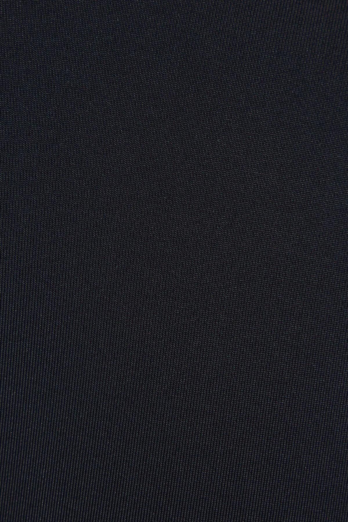 100095188_06V_alt3_1920x2880