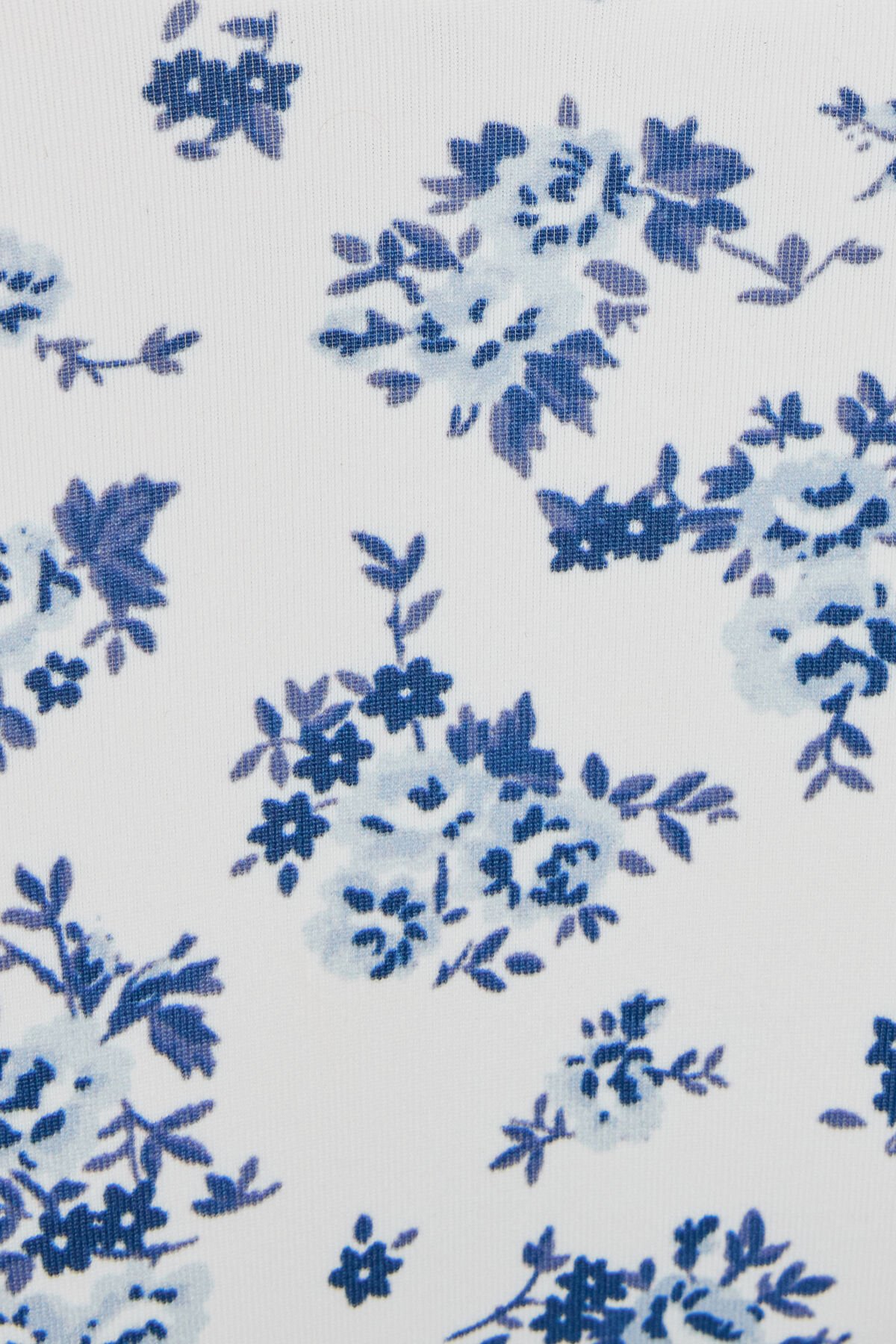 100095188_82K_alt3_1920x2880