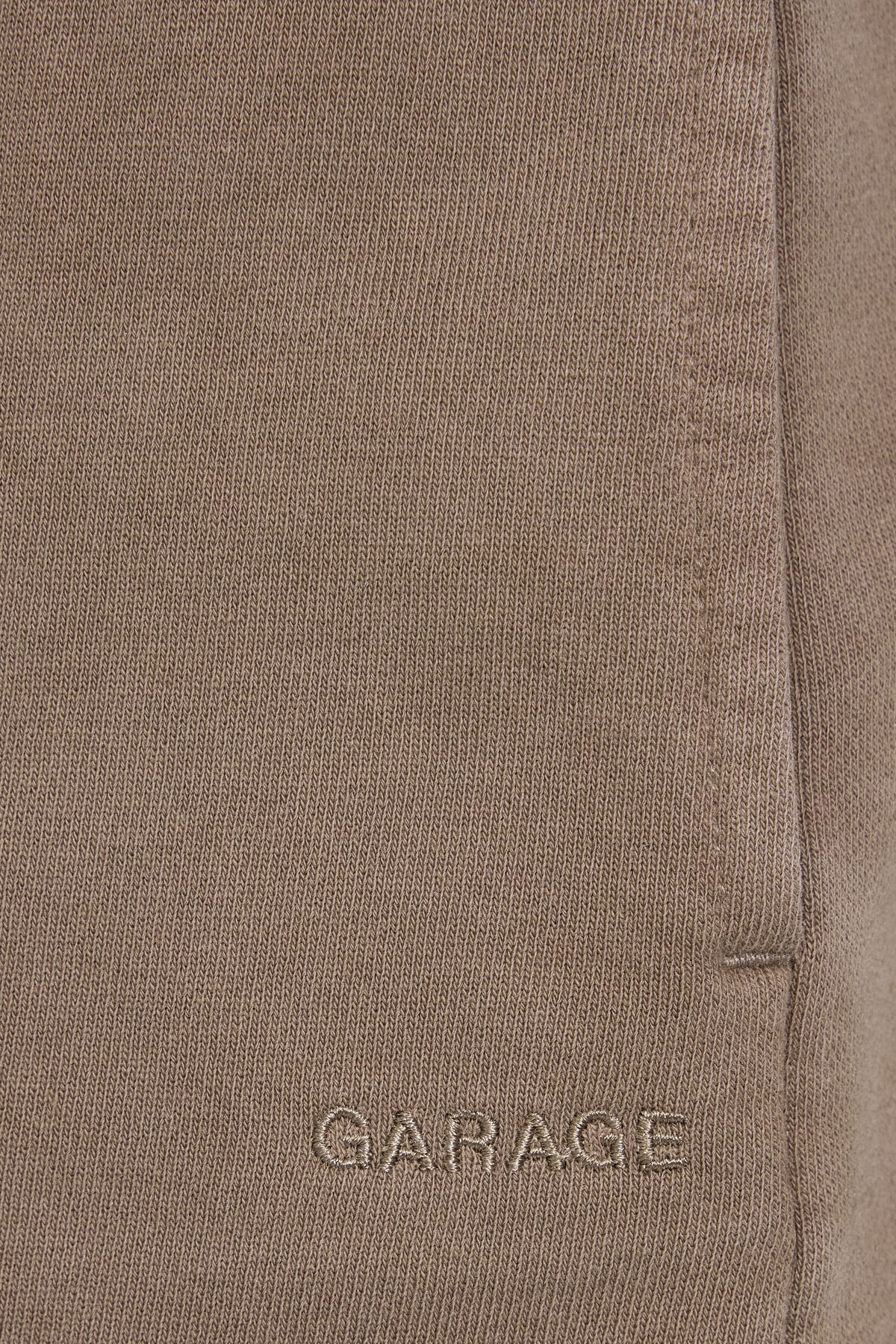 100096128_84G_alt4_1920x2880