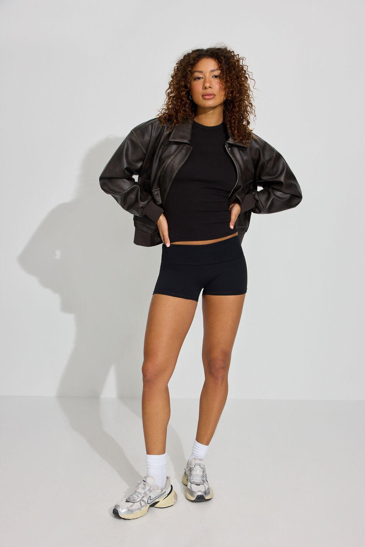 100096564_06V_alt1_1920x2880