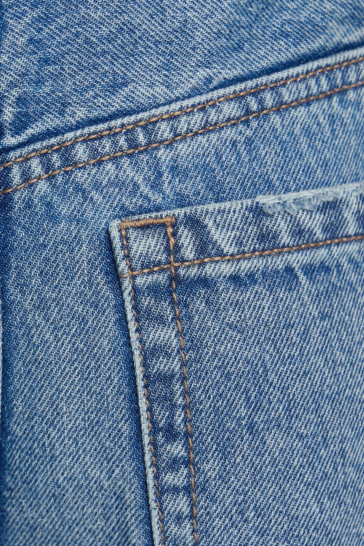 100096819_07J_alt4_1920x2880