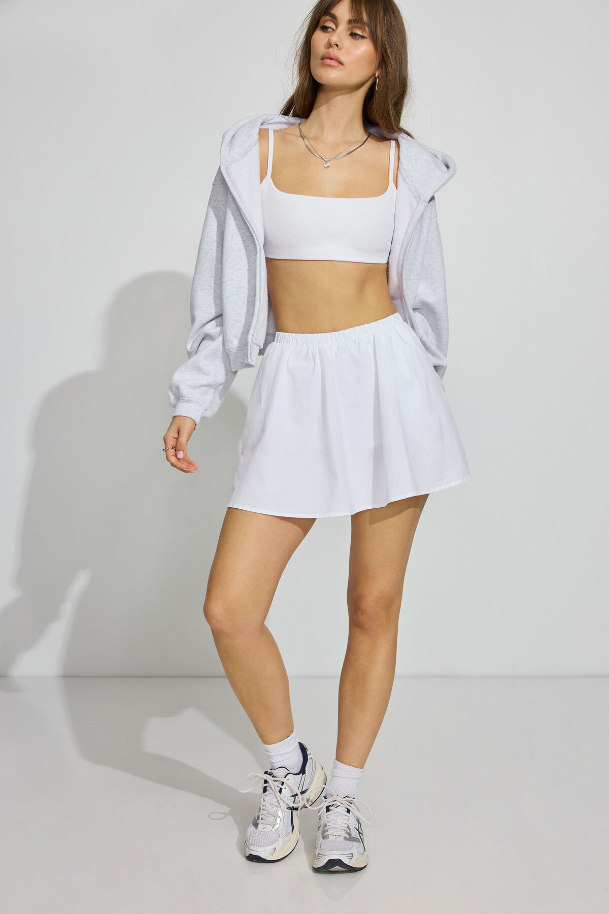 100096887_04N_alt1_1920x2880