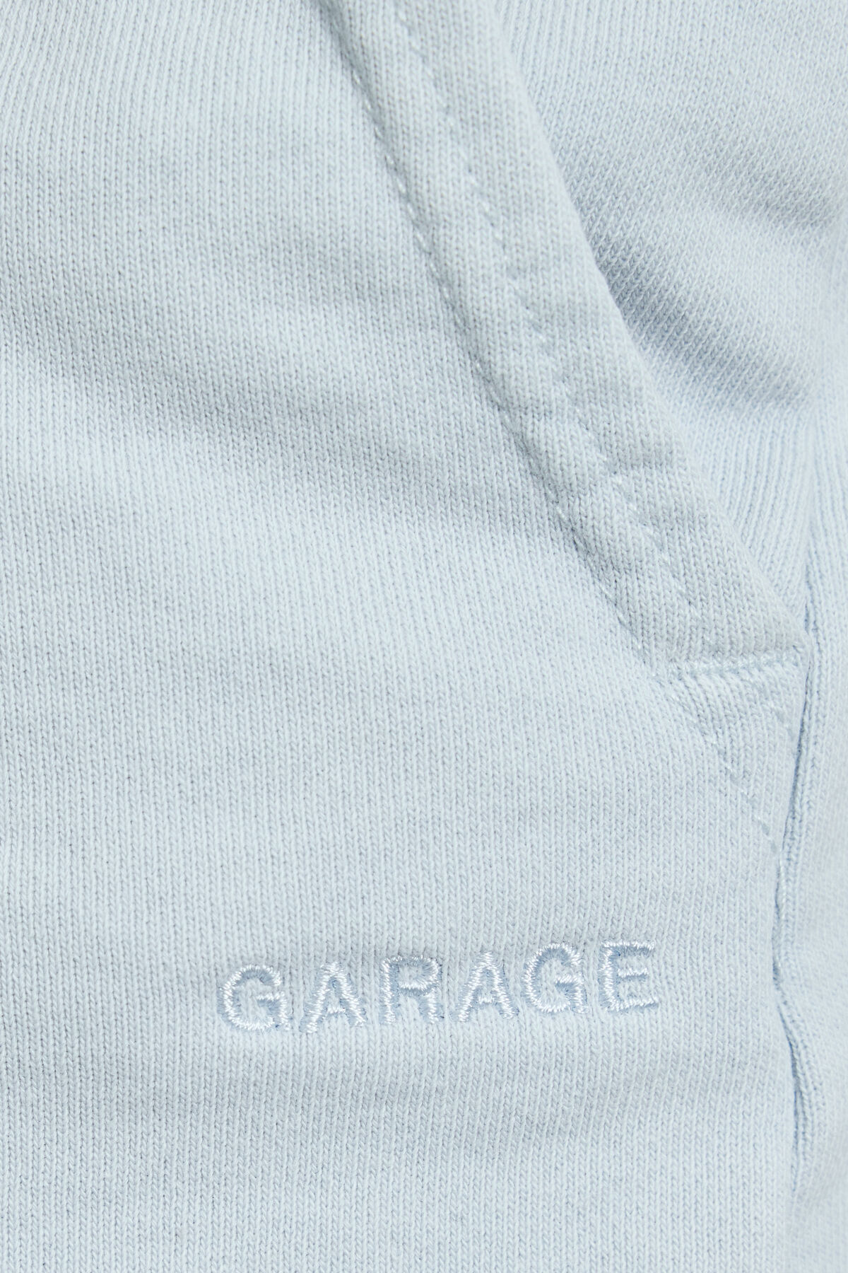 100097260_83Q_alt4_1920x2880-1