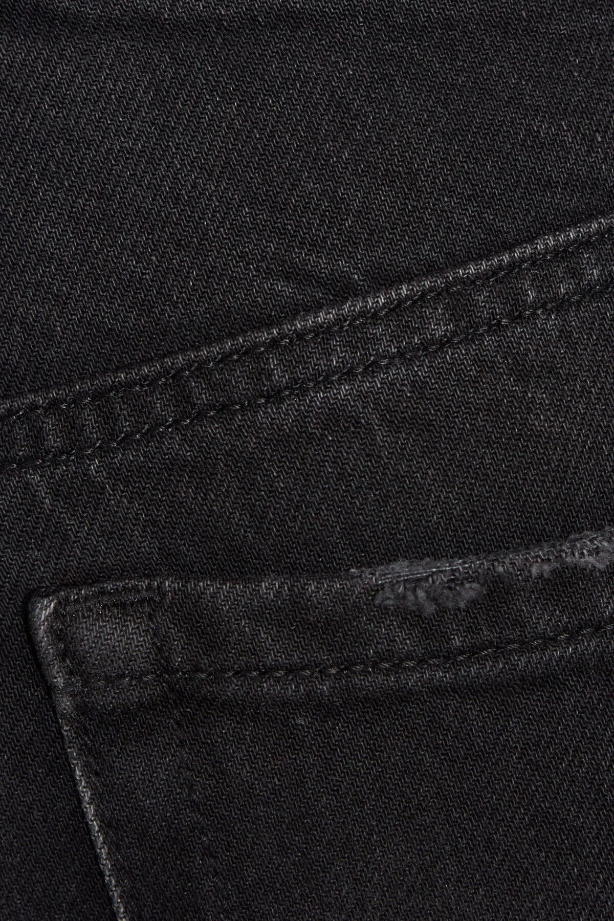 100097903_07Q_alt3_1920x2880-1