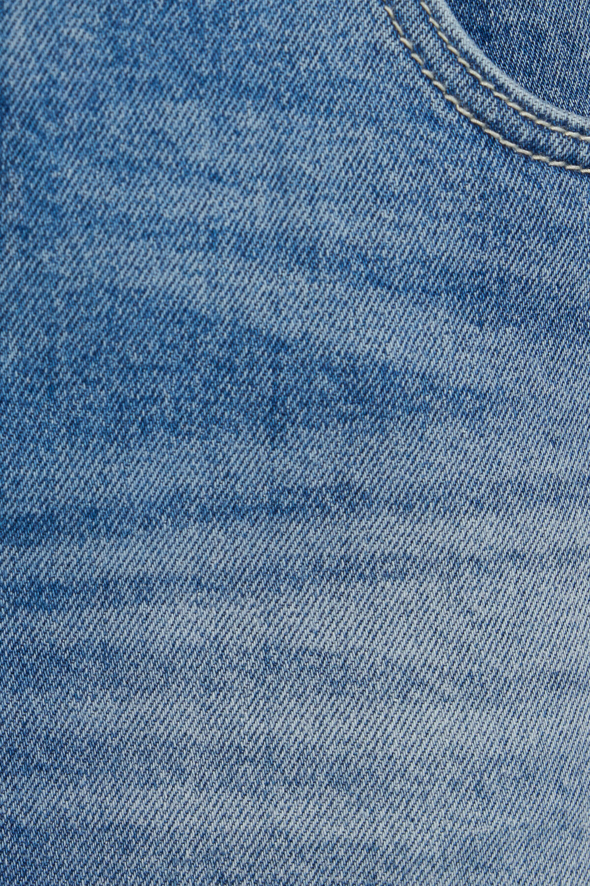 100098255_07K_alt5_1920x2880-6