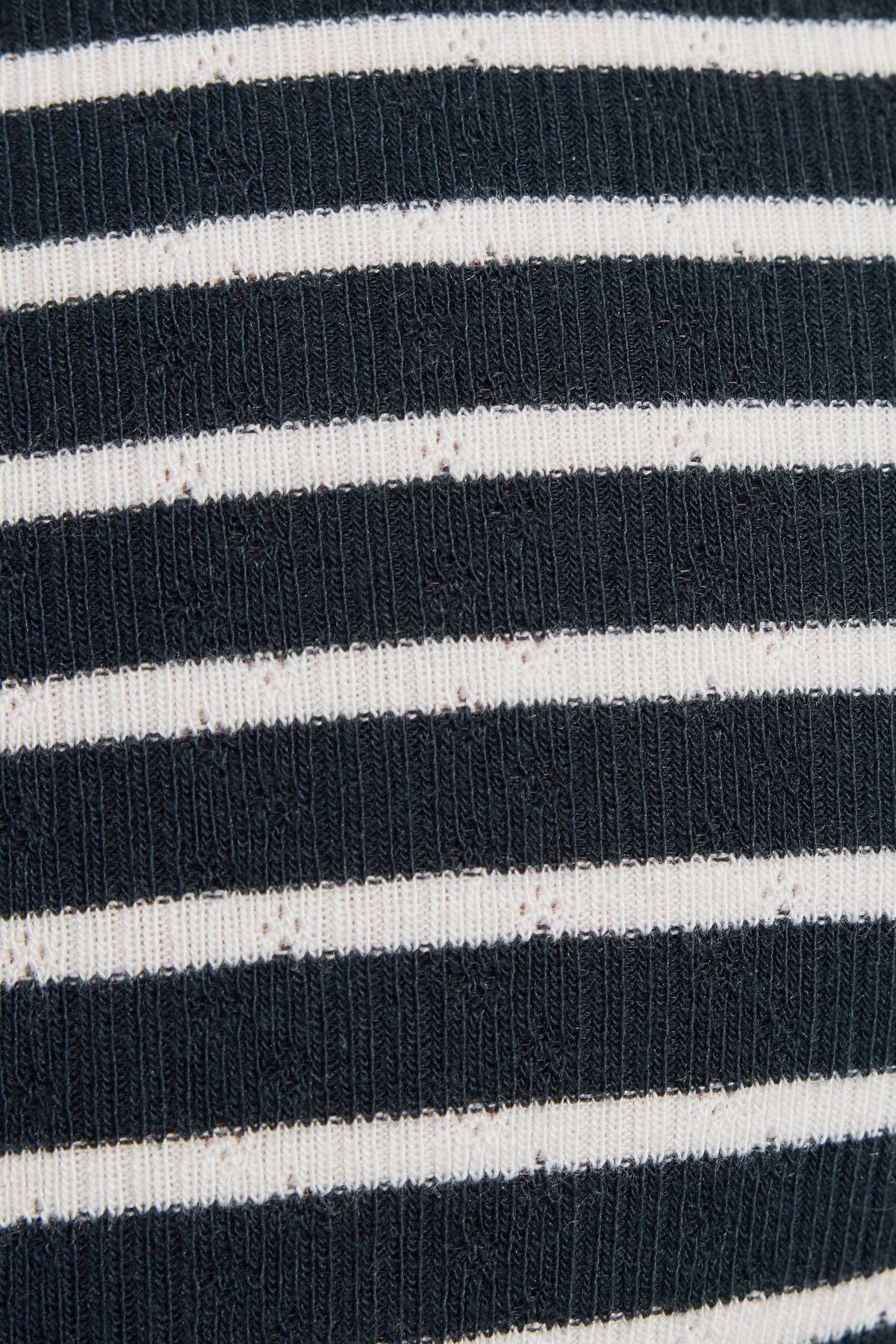 100098374_8E8_alt3_1920x2880-2