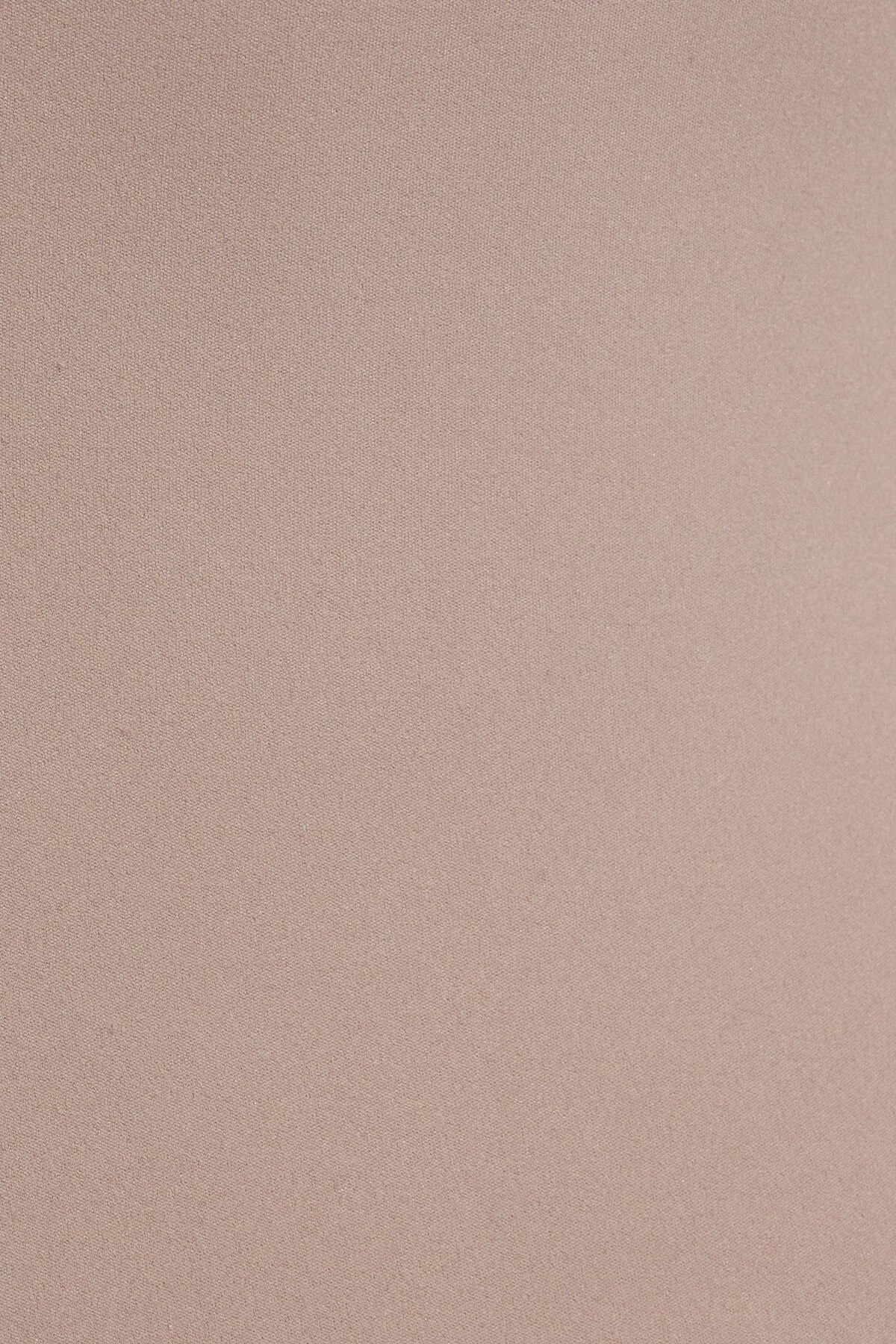 100098634_7YD_alt3_1920x2880-1