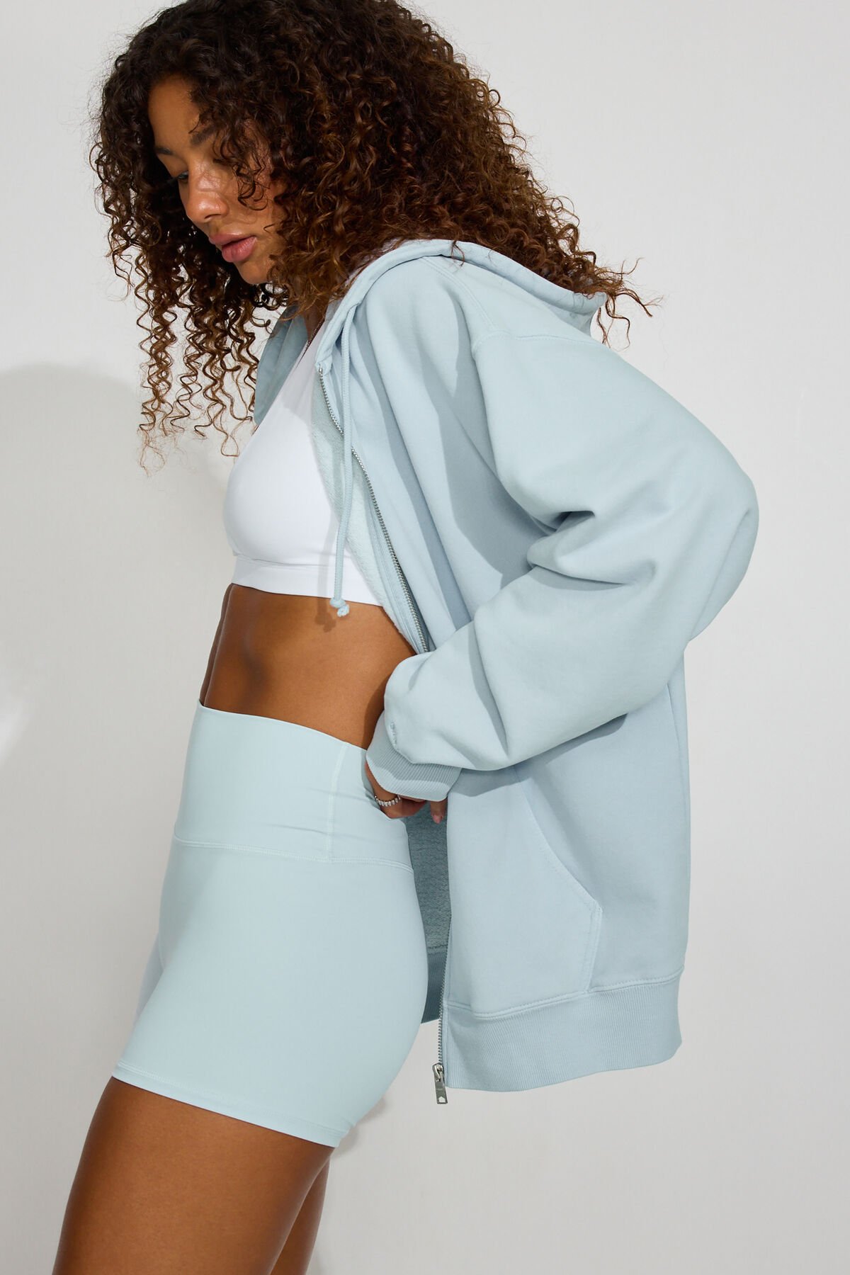 100098769_7VV_alt1_1920x2880