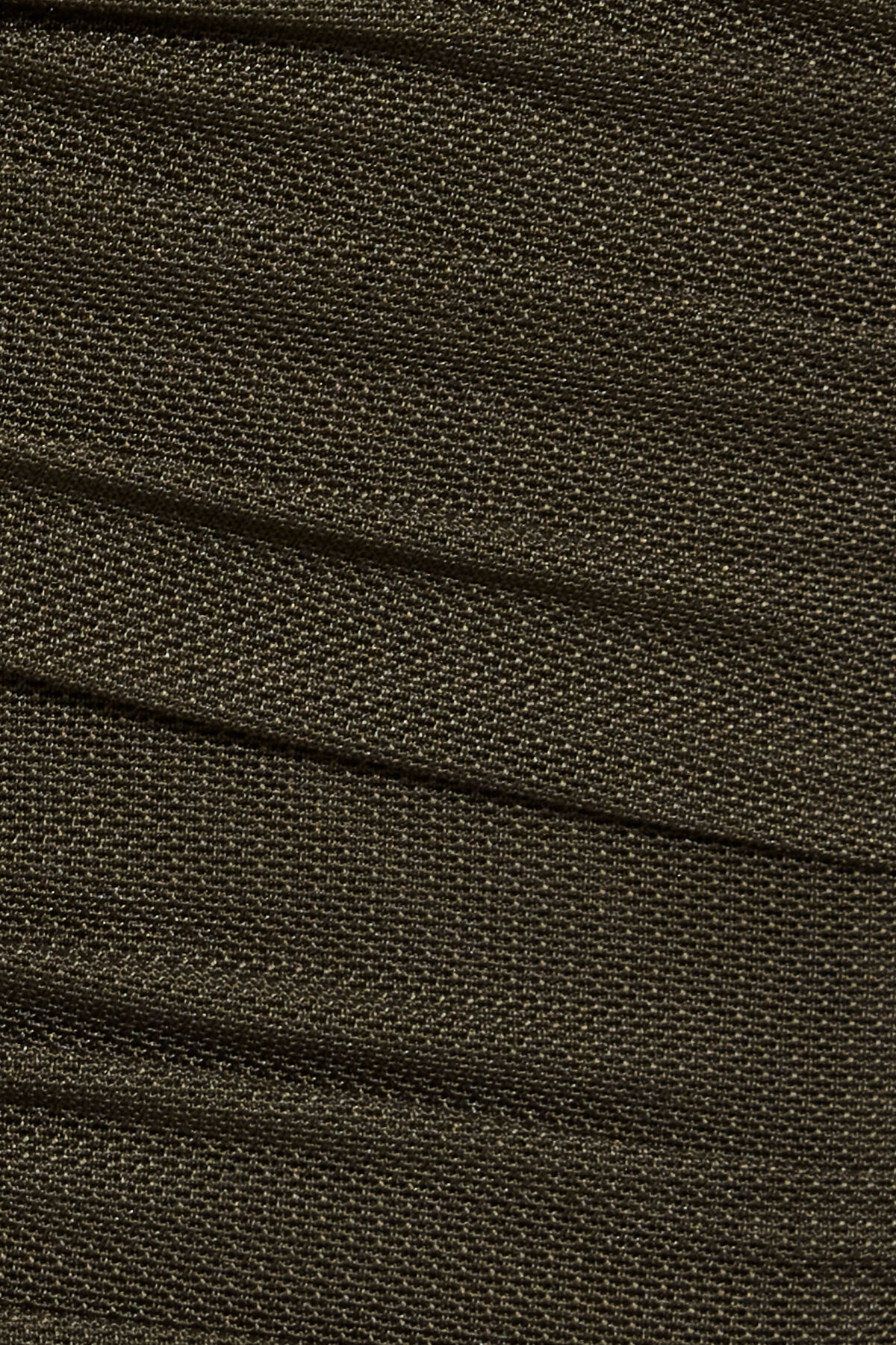 100098868_8AI_alt3_1920x2880-1