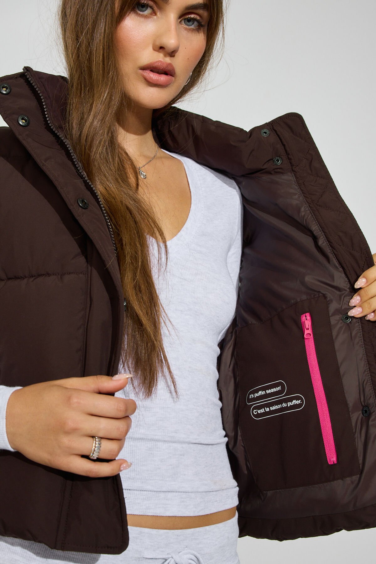 100099020_81F_alt3_1920x2880-1