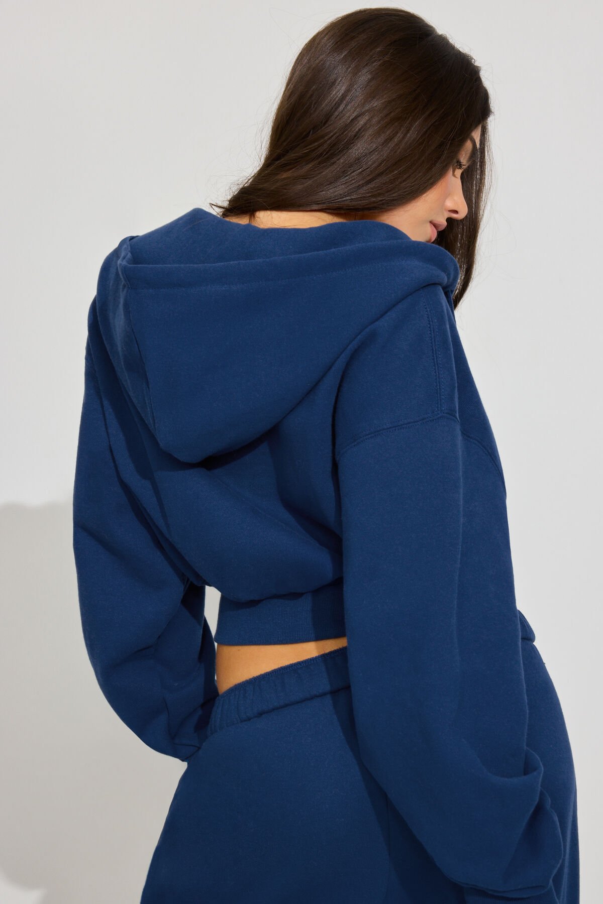 100099313_8H5_alt3_1920x2880