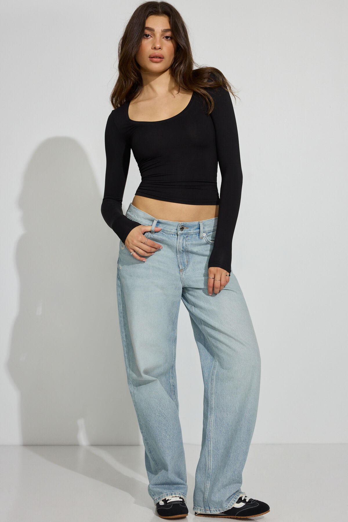 100100048_06V_alt1_1920x2880-9