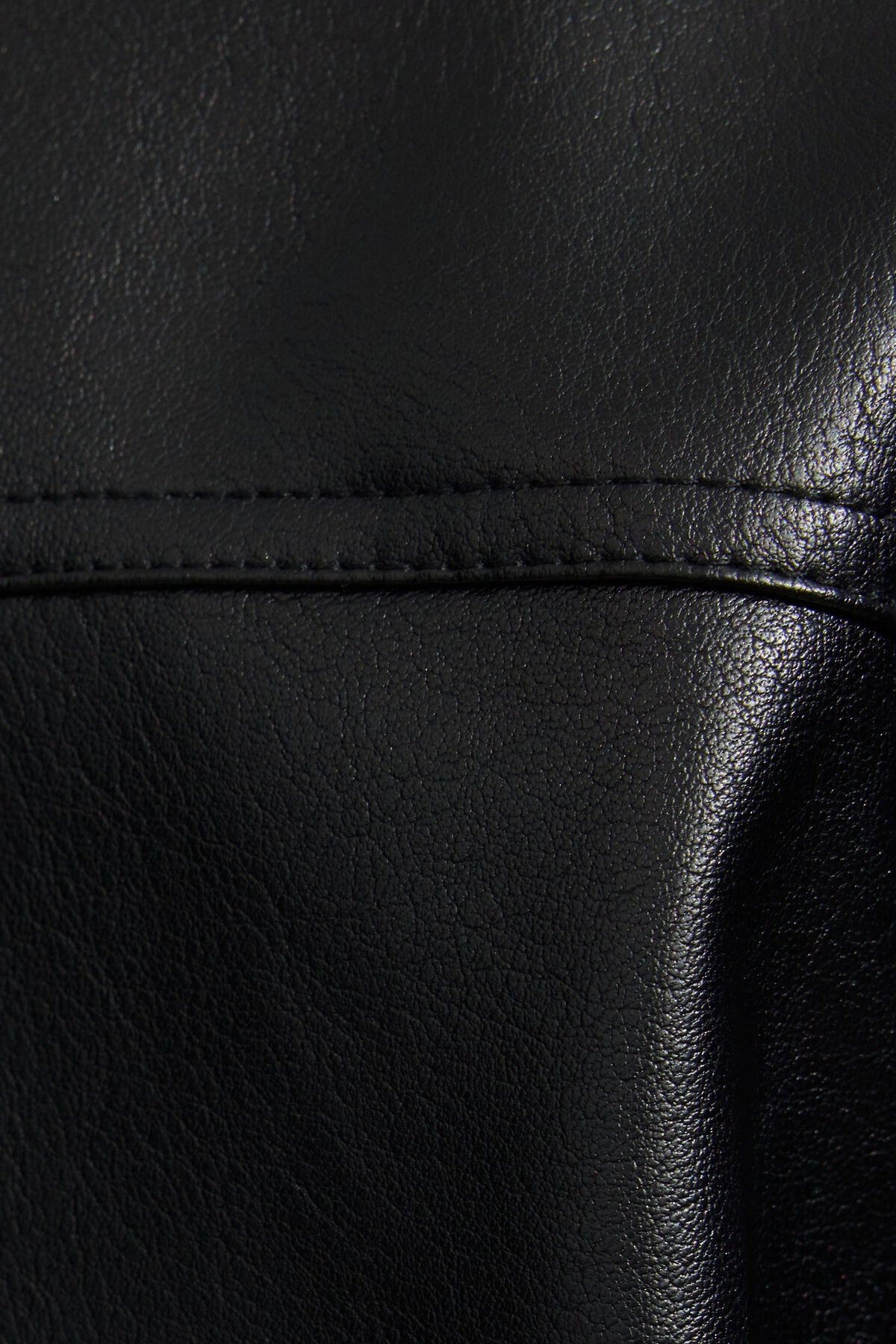 100102698_06V_alt4_1920x2880