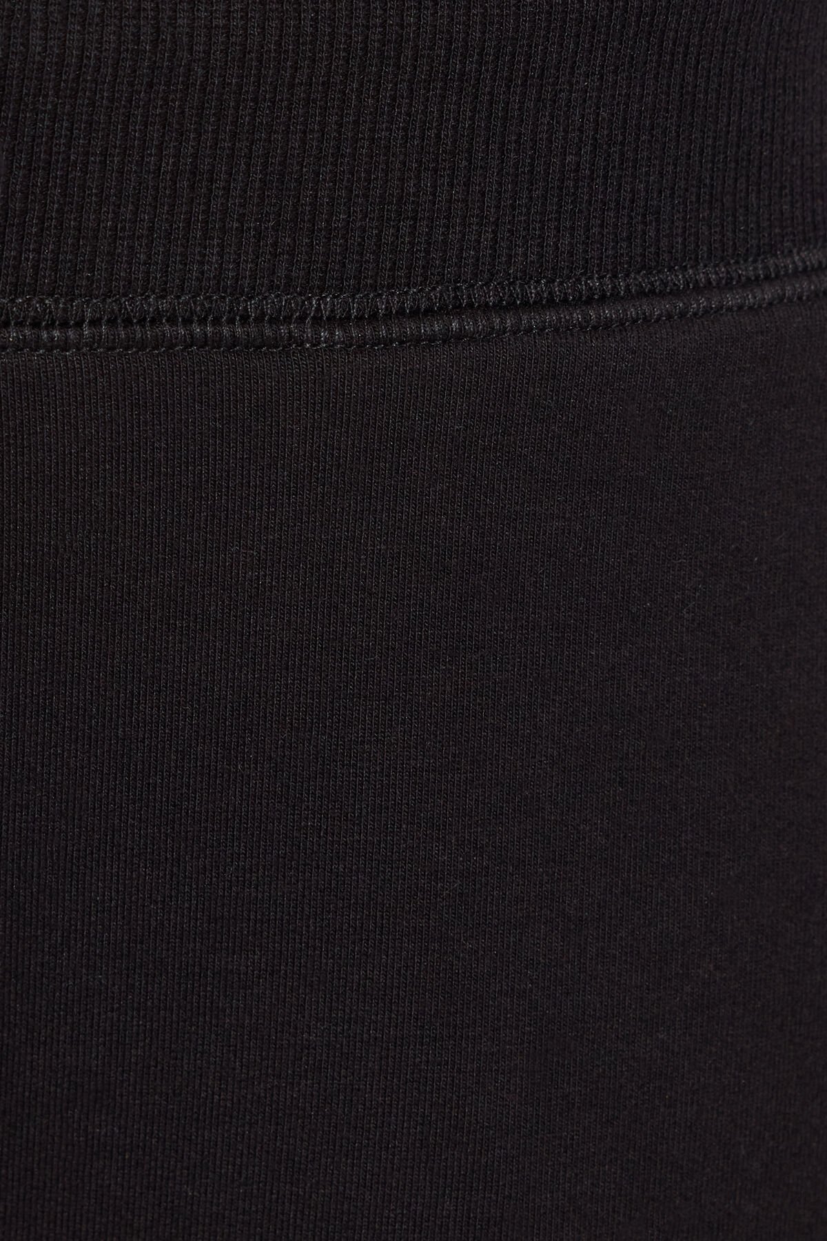 100102968_06V_alt3_1920x2880-3